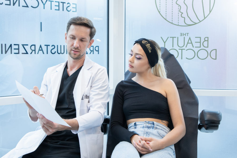 Klinika medycyny estetycznej Olsztyn wykona zabieg korekcji górnej i dolnej powieki